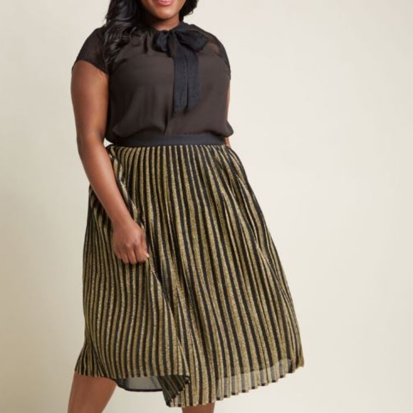 Modcloth Dresses & Skirts - Modcloth | Metallic Black & Gold Pleated Skirt